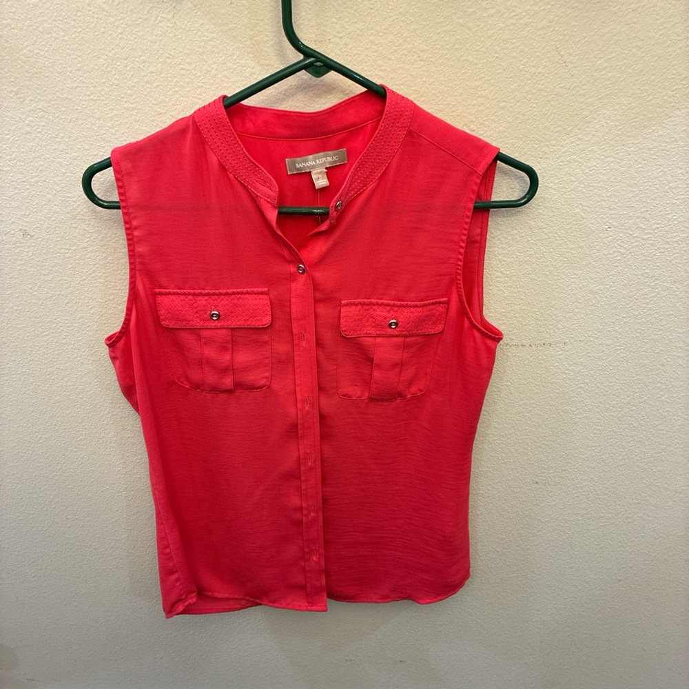 Banana Republic Red Sleeveless Fitted Button Down Shirt